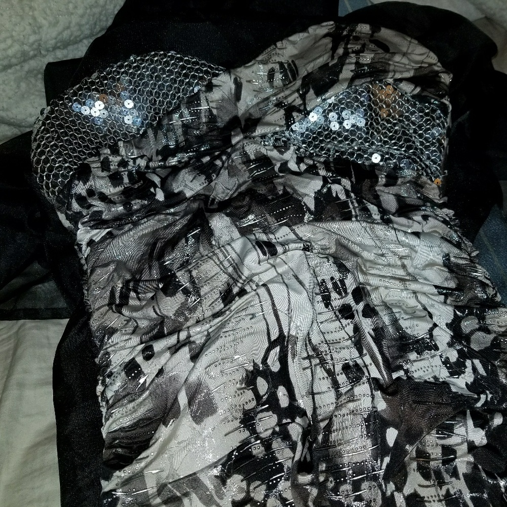Dress - Picture 6 of 6
